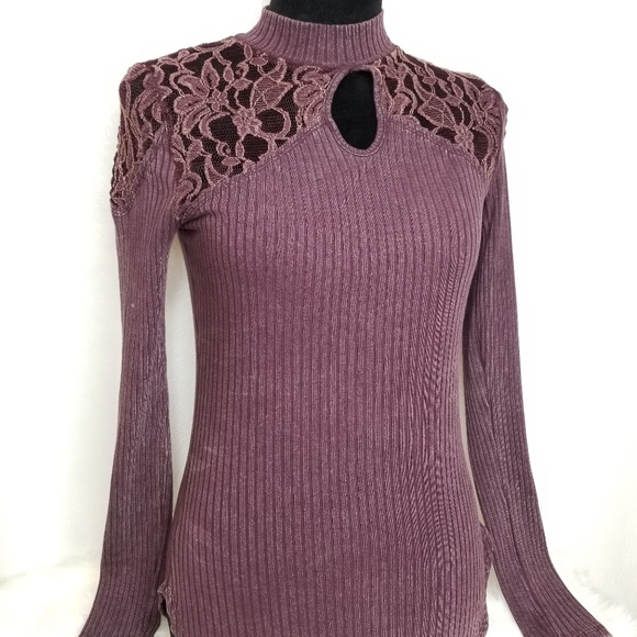 Free People Tops - FREE PEOPLE Long sleeve turtle neck burgundy shirt